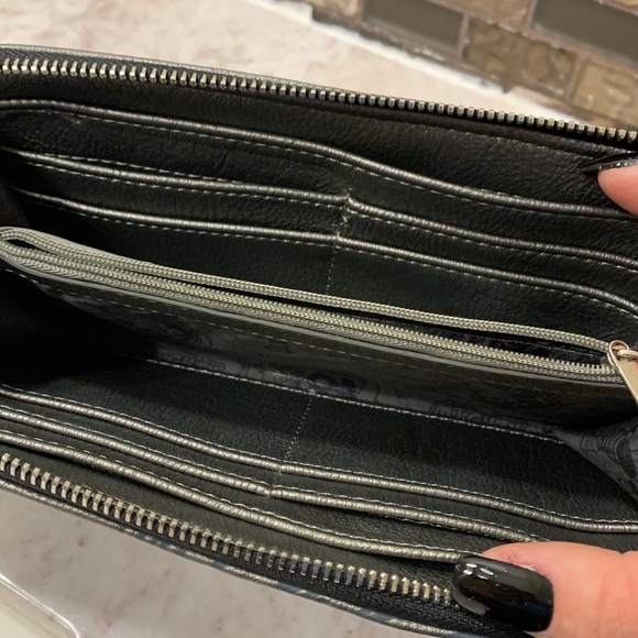 Like New ‼️ Thor Marvel Loungefly Wallet - Picture 4 of 5